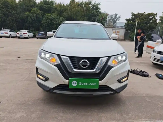 Nissan X-Trail — Фото автомобиля 2