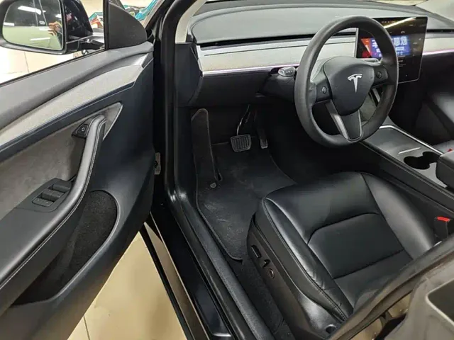 Tesla Model Y — Фото автомобиля 15
