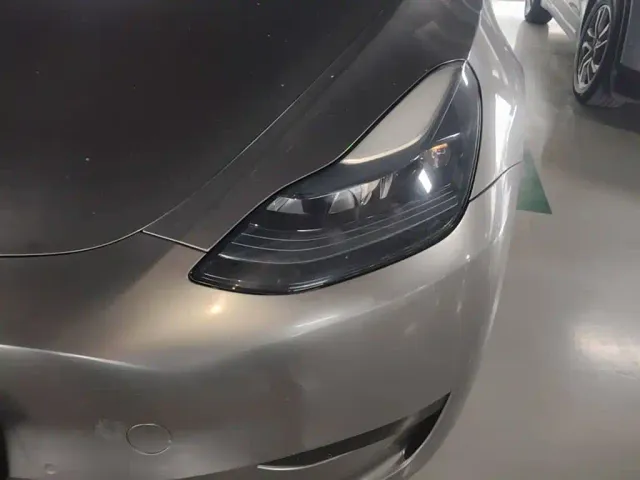 Tesla Model Y — Фото автомобиля 23