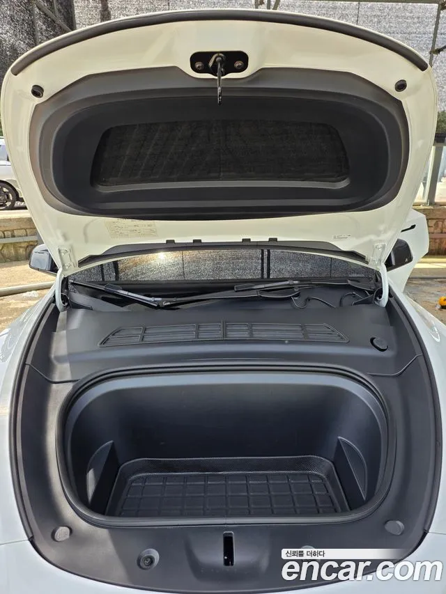 Tesla Model Y — Фото автомобиля 6