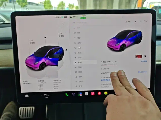 Tesla Model Y — Фото автомобиля 11