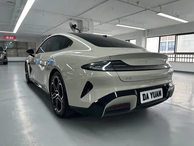 Xiaomi SU7 — Фото автомобиля 18