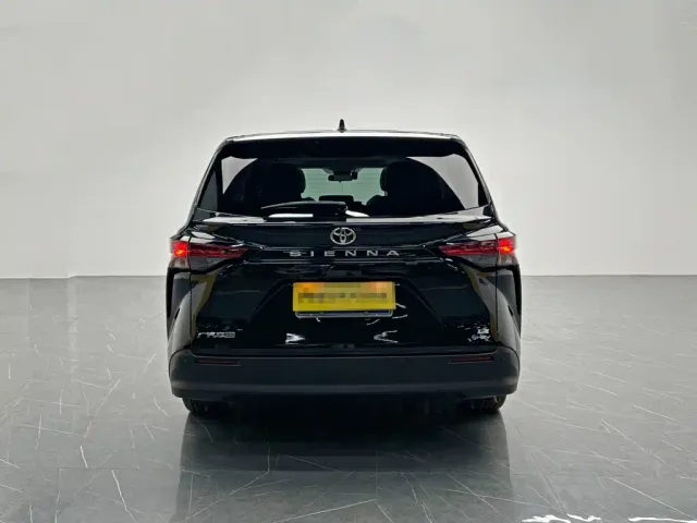 Toyota Sienna — Фото автомобиля 5
