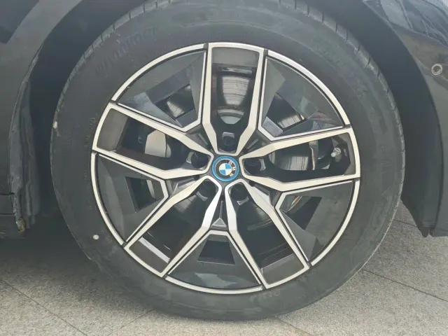 BMW i5 — Фото автомобиля 12