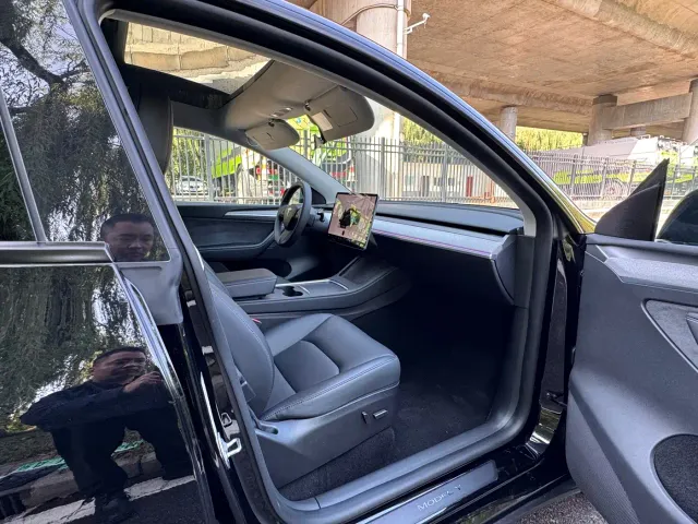 Tesla Model Y — Фото автомобиля 8