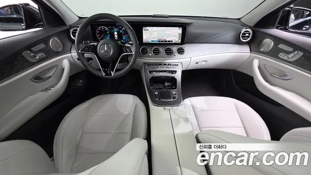 Mercedes-Benz E-Class — Фото автомобиля 10