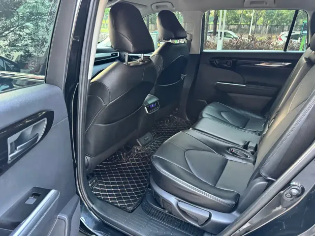 Toyota Highlander — Фото автомобиля 8