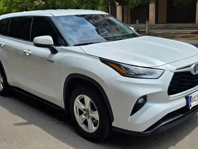 Toyota Highlander — Фото автомобиля 3