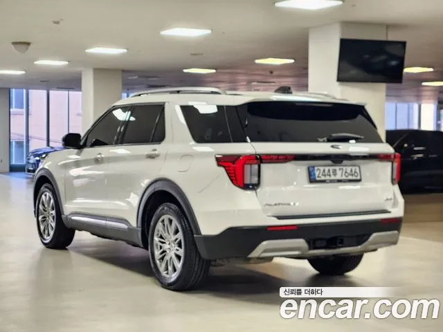 Ford Explorer 6th Gen — Фото автомобиля 2