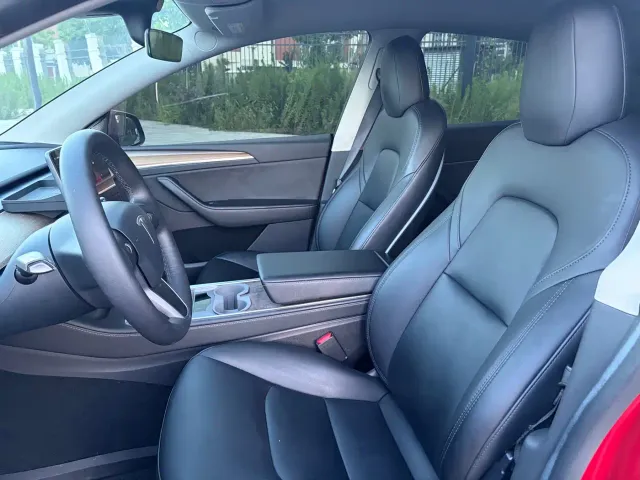 Tesla Model Y — Фото автомобиля 7