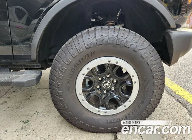 Ford Bronco — Фото автомобиля 16