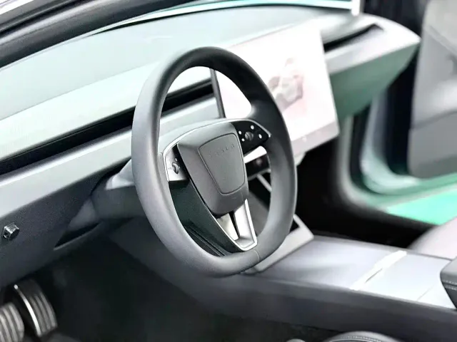 Tesla Model 3 — Фото автомобиля 15