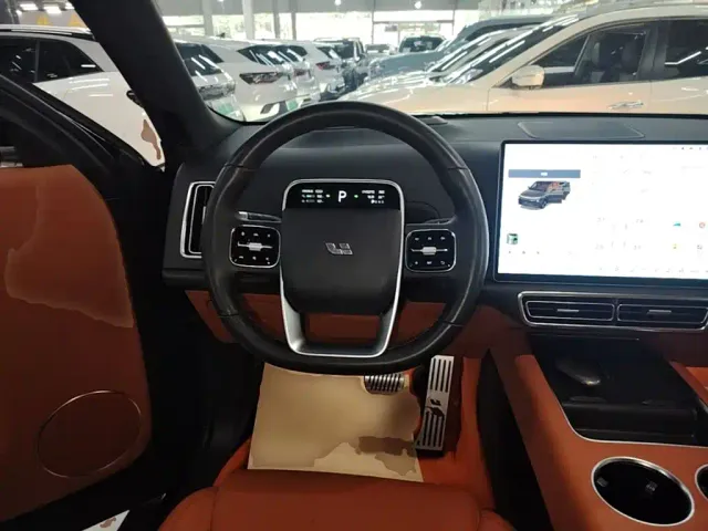 Li Auto L9 — Фото автомобиля 10