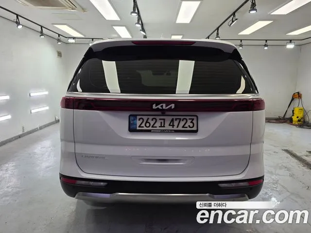 Kia Carnival Generation 4 — Фото автомобиля 5