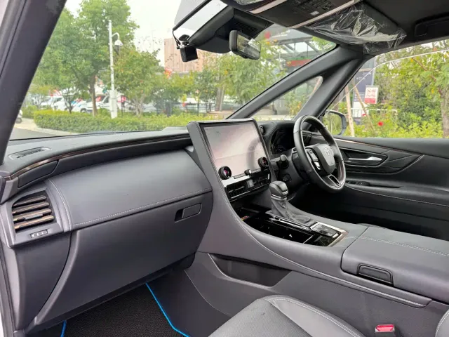 Toyota Alphard — Фото автомобиля 4