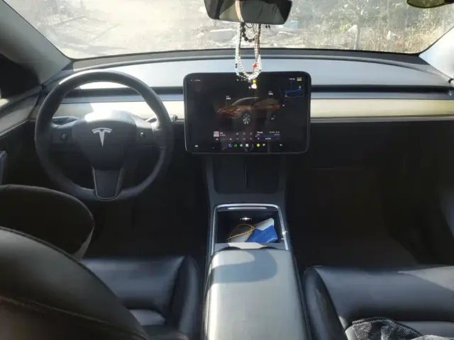 Tesla Model Y — Фото автомобиля 12