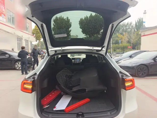 Tesla Model Y — Фото автомобиля 18