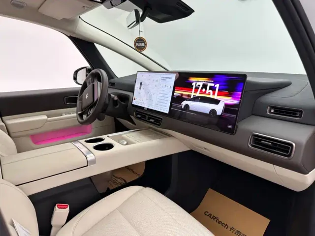 Li Auto MEGA — Фото автомобиля 11
