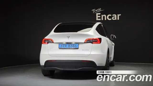 Tesla Model Y — Фото автомобиля 4