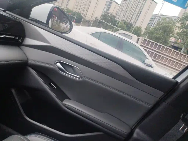 BYD Qin L — Фото автомобиля 18