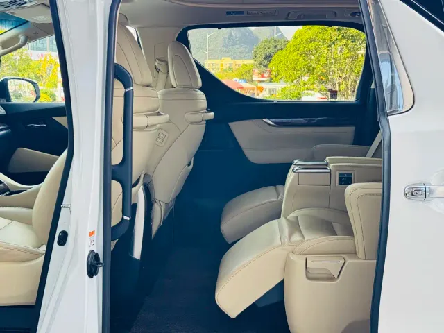 Toyota Alphard — Фото автомобиля 15