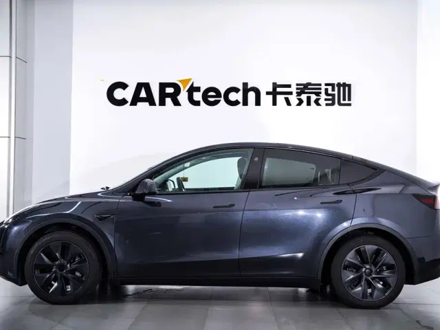 Tesla Model Y — Фото автомобиля 8