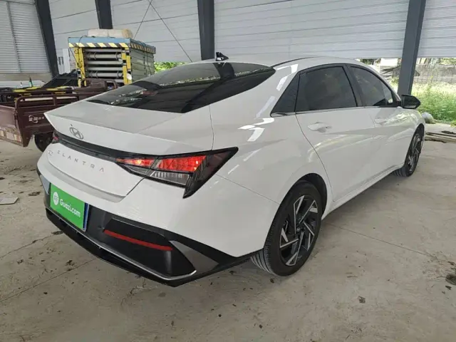 Hyundai Elantra — Фото автомобиля 6