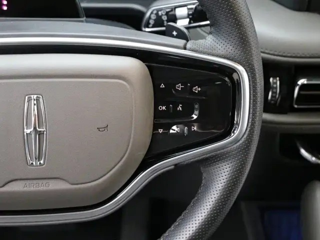 Lincoln Aviator — Фото автомобиля 16