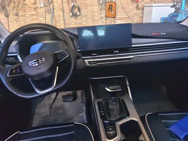 Geely Emgrand — Фото автомобиля 12