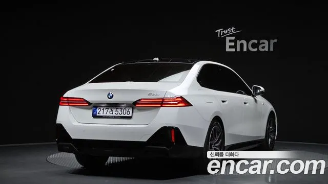 BMW 5-Series — Фото автомобиля 2