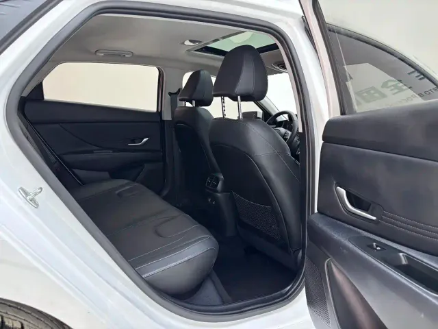 Hyundai Elantra — Фото автомобиля 29
