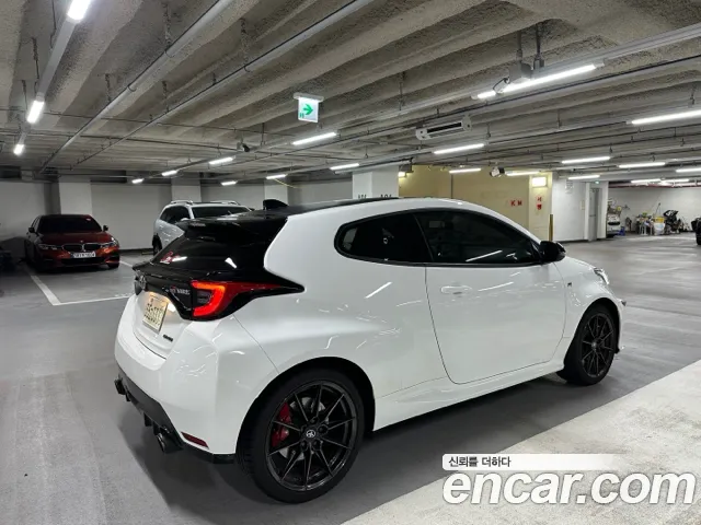 Toyota Yaris(Vitz) — Фото автомобиля 4