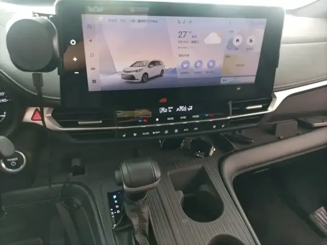 Toyota Sienna — Фото автомобиля 12