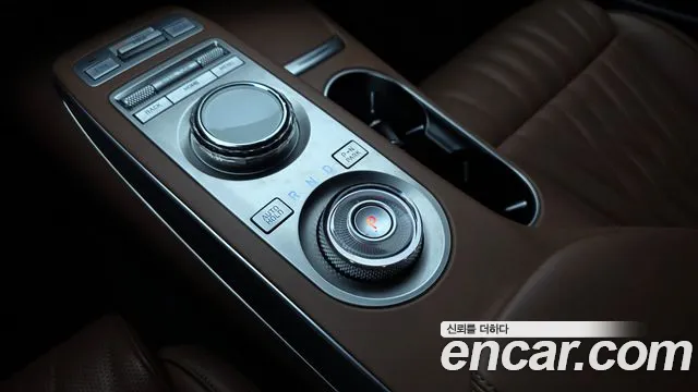 Genesis GV70 — Фото автомобиля 12