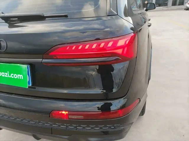 Audi Q7 — Фото автомобиля 7