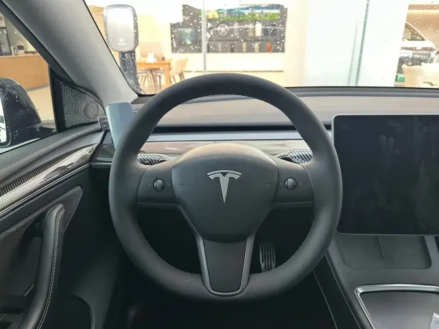 Tesla Model Y — Фото автомобиля 8