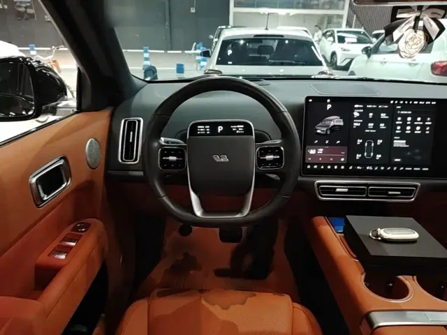 Li Auto L9 — Фото автомобиля 10