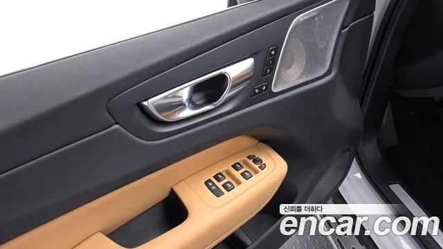 Вольво XC60 — Фото автомобиля 20