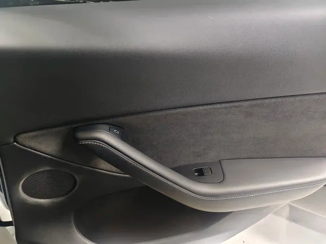 Tesla Model Y — Фото автомобиля 9