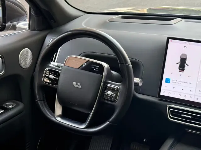 Li Auto L8 — Фото автомобиля 5