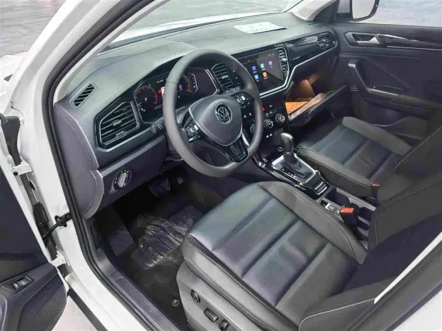 Volkswagen T-Roc — Фото автомобиля 10