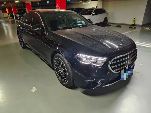 Mercedes-Benz E-Class — Фото автомобиля 2