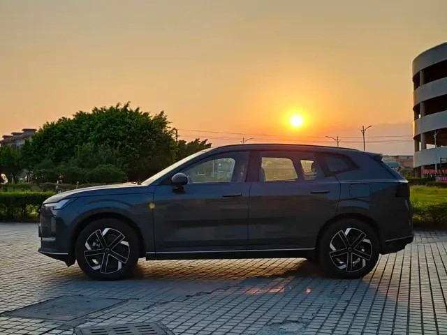 Volvo XC70 Plug-in Hybrid — Фото автомобиля 4