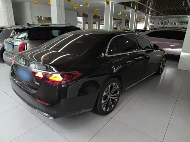 Mercedes-Benz E-Class — Фото автомобиля 6