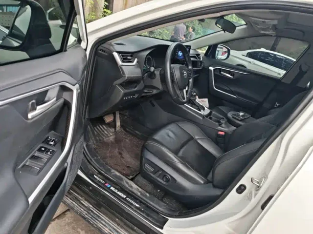 Toyota Wildlander — Фото автомобиля 15