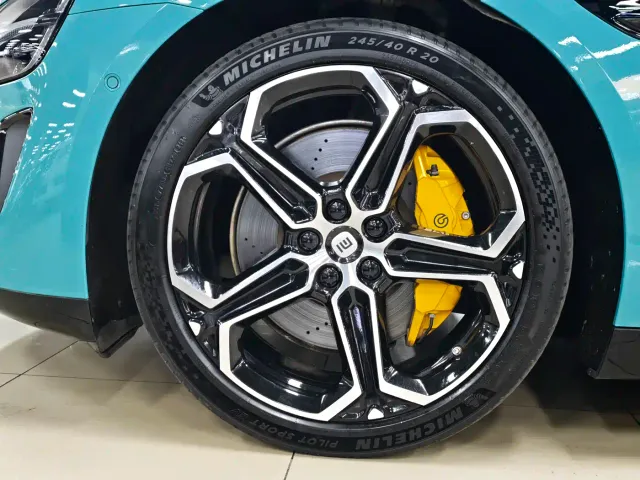 Xiaomi SU7 — Фото автомобиля 24