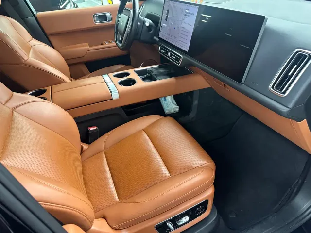 Li Auto L8 — Фото автомобиля 12