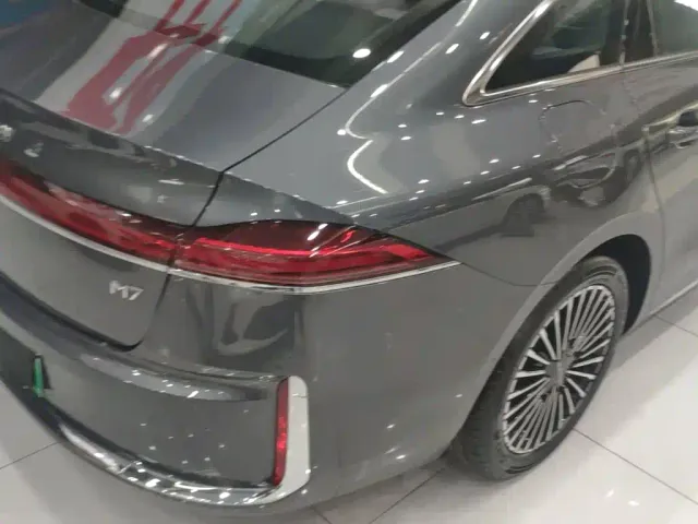 Roewe M7 DMH — Фото автомобиля 7