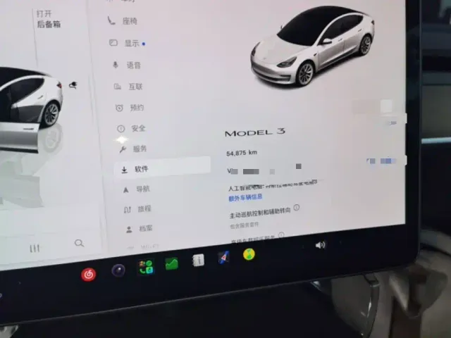 Tesla Model 3 — Фото автомобиля 11