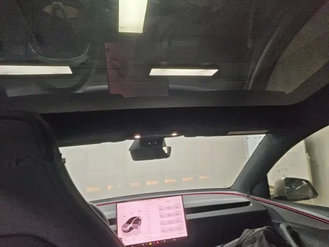 Tesla Model Y L — Фото автомобиля 17